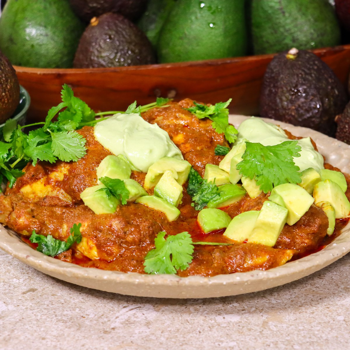 expressoshow's tweet photo. There's nothing like a warm hearty meal during winter - and avos make the perfect partner! 🥘🥑
We whipped up a Baked Chicken Curry topped with a fresh Avo Crema, because when the temperatures drop and we're looking for some extra warmth we can't forget to #AddAnAvo!
Get the recipe here: https://t.co/yAP8Elrmy3
For more delicious avo inspiration, visit https://t.co/u3doewDbXZ and follow @Iloveavos #ExpressoShow