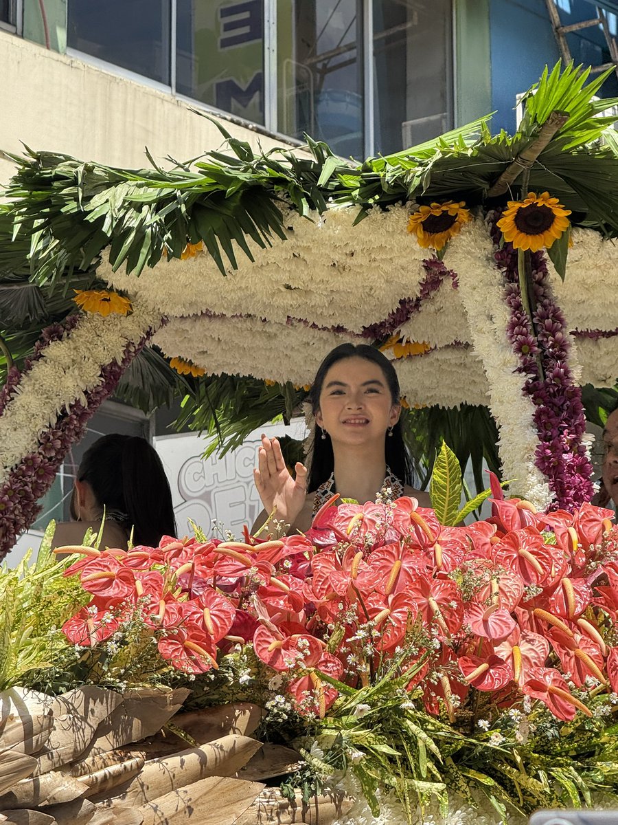 tayangina's tweet photo. saw her at last year’s kadayawan festival liit ng mukha nila ni kira, nahiya tuloy triple chin ko 😭 https://t.co/N8D1YSbMBr