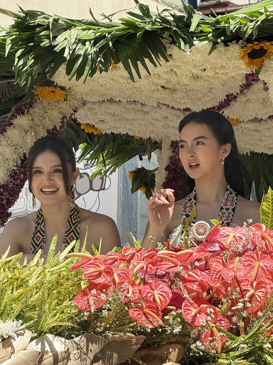 tayangina's tweet photo. saw her at last year’s kadayawan festival liit ng mukha nila ni kira, nahiya tuloy triple chin ko 😭 https://t.co/N8D1YSbMBr
