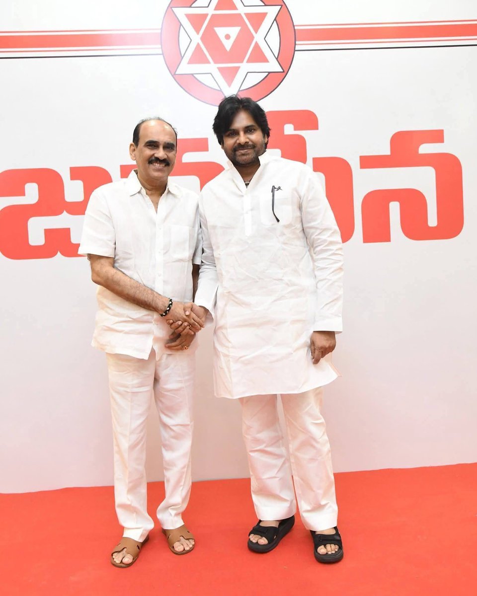 stun_gun22's tweet photo. వైసీపీ నుండి జనసేనకి వచ్చిన బాలినేని శ్రీనివాస్ రెడ్డి గారు జగన్ కోవర్ట్ అంటా.

కానీ వైసీపీ నుండి టీడీపీలోకి వచ్చి ఎమ్మెల్యేలు, ఎమ్మెల్సీలు, ఎంపీలు అయిన వారు జగన్ కోవర్టులు కాదు అంటా.

వైసీపీ నుండి టీడీపీకి ఎన్నికలు అనంతరం వచ్చిన వారు:

1. బీద మస్తాన రావు, వైసీపీ ఎంపీ 
2. మోపినేని వెంకట రమణ, వైసీపీ ఎంపి 
3. మర్రి రాజశేఖర్, వైసీపీ ఎమ్మెల్సి 
4. కర్రి పద్మశ్రీ, వైసీపీ ఎమ్మెల్సి 
5. కళ్యాణ్ చక్రవర్తి, వైసీపీ ఎమ్మెల్సి 
6. వేమారెడ్డి ప్రభాకర్ రెడ్డి, నెల్లూరు ఎంపీ

వైసీపీ నుండి ఎన్నికలకు ముందు టీడీపీలో జాయిన్ అయినవారు:

1. కొలుసు పార్ధ సారధి, వైసీపీ ఎమ్మెల్యే 
2. కోటమి రెడ్డి శ్రీధర్ రెడ్డి, వైసీపీ ఎమ్మెల్యే 
3. ఆనం రామనారాయణ రెడ్డి, వైసీపీ ఎమ్మెల్యే 
4. మాగుంట శ్రీనివాస రెడ్డి, ycp ఎంపి
5. వసంత కృష్ణ ప్రసాద్, వైసీపీ ఎమ్మెల్యే 
6. శ్రీకృష్ణ దేవరాయలు, వైసీపీ mp
7. కోనేటి ఆదిమూలంజ్ YCP ఎమ్మెల్యే 
8. యార్లగడ్డ వెంకటరావు వైసీపీ ఎమ్మెల్యే అభ్యర్థి
9. రఘు రామకృష్ణ రాజు, వైసీపీ mp
10. మహసేన రాజేశ్, వైసీపీలో కీలక నాయకుడు
11. కోడూరు నుండి ముక్కా రూపానంద రెడ్డి 
12. రాయచోటి నుండి మండిపల్లి రామ్ ప్రసాద్ రెడ్డి 
12. వేమిరెడ్డి ప్రశాంత్ రెడ్డి, కోవూరు ఎమ్మెల్యే 
13. కావలి mla కావ్య కృష్ణ రెడ్డి 

ఎన్నికల అనంతరం ఇంకా అనేక మంది వైసీపీ నుండి టీడీపీలో జాయిన్ అయ్యారు. వీళ్లు ఎవ్వరూ జగన్ కోవర్టులు కారు అంటా.

కానీ వైసీపీ నుండి వచ్చిన బాలినేని గారు మాత్రం జగన్  కోవర్ట్ అంటా?

అలానే సేన నుండి అనేకమంది పచ్చ పార్టీతో పూచుకు తిరుగుతున్నారు? వాళ్ళు ఎవ్వరు కూడా పచ్చ పార్టీకి కోవర్ట్లు కాదు అంటా.

కానీ వైసీపీ నుండి వచ్చిన బాలినేని మాత్రం జగన్ కోవర్ట్ అంటా?

@PawanKalyan గారి @JanaSenaParty పతనం అవ్వాలని పచ్చ మీడియా చేస్తున్న విష ప్రచారం  కాదా ఇది? కాకపోతే మరేమిటి? అసలు ఈ విష ప్రచారం వెనుక ఉన్న అదృశ్య వ్యక్తులు ఎవరు?

నా అభిప్రాయం కానీ, నేను ఇచ్చిన  ఇన్ఫో  గాని తప్పు అయితే తెలియచేయ గలరు..నా info సరి అయితే కోవర్ట్ అన్నవారు క్లారిఫికేషన్ ఇవ్వగలరా? ఆలోచించండి

Telugu Desam Party (TDP) 
#telugumedia
#pachamedia
#neelimedia 
#JanaSenaParty 
#appolitics