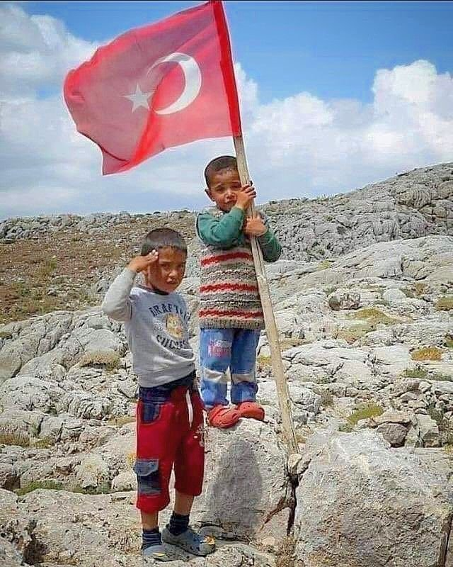 xmilitarist's tweet photo. Suça karışmamış aslan gibi Türk çocuğu. https://t.co/dXfRSIbkpn