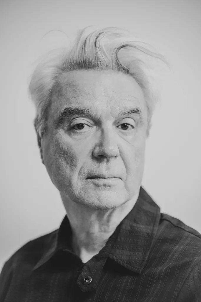 rollingstonejp's tweet photo. 【来日中】𝗗𝗮𝘃𝗶𝗱 𝗕𝘆𝗿𝗻𝗲
デヴィッド・バーンが語る「終わりなき問い」トーキング・ヘッズ再結成より「今」が重要な理由
🔗https://t.co/hNYvzh5iIw

━━━━━━━━━━━━━━━━

「曲を作れば作るほど問いが増えていきます。答えを期待して扉を開けてみると、そこにはさらに無数の問いが待っている。理解できないことが山ほどある。『自分がこれを本当に理解できる日は来るのだろうか？』と問いたくなりますが、多分、その日は来ないんでしょうね」

📅SUMMER SONIC 2026
8/15（土）東京　8/16（日）大阪

#DavidByrne #サマソニ #summersonic