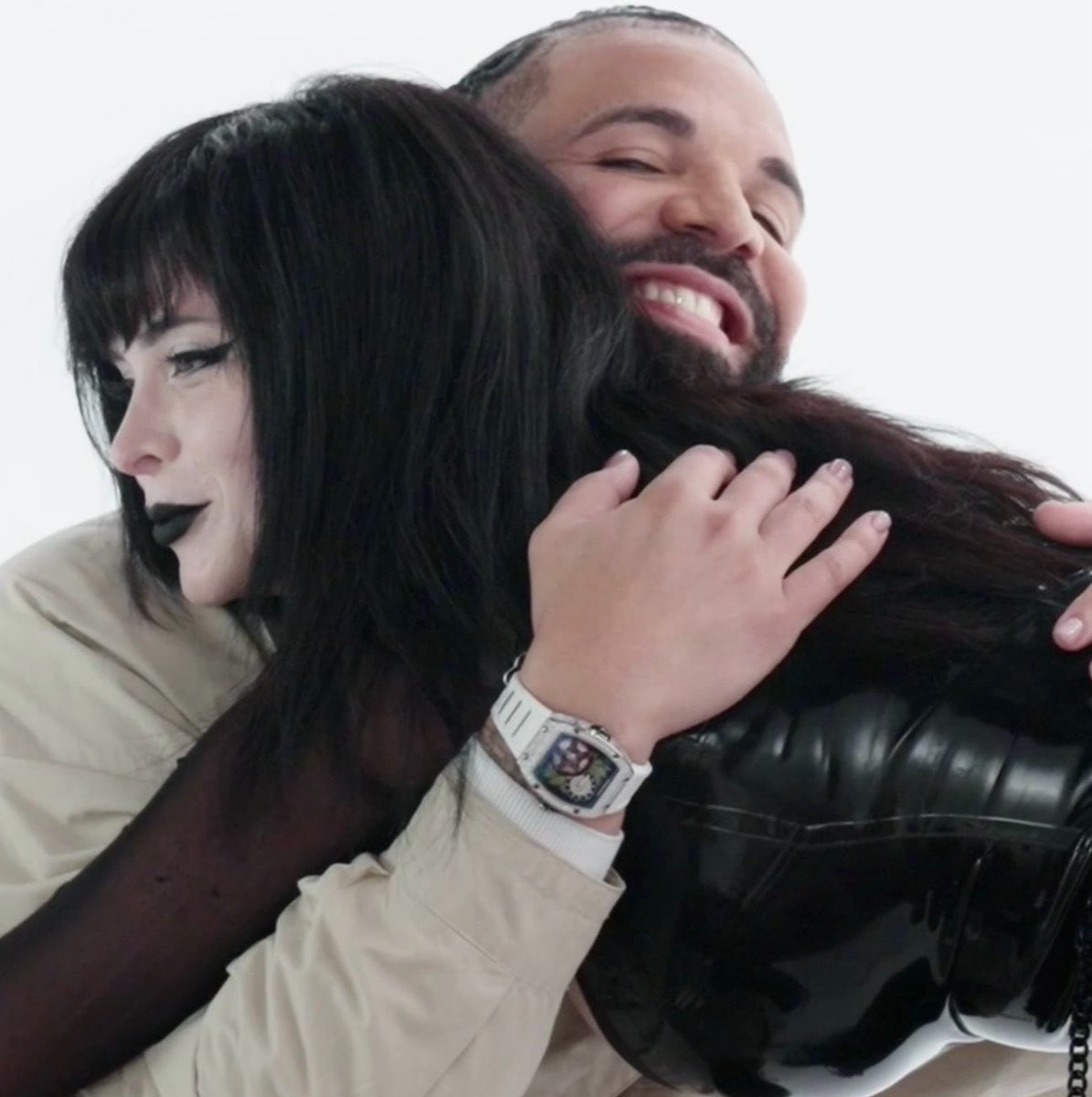 Rap's tweet photo. Drake posted an old photo of him on Degrassi standing next to a goth girl‼️👀

“This sh*t not new 😂” https://t.co/UCTZxY77Ab