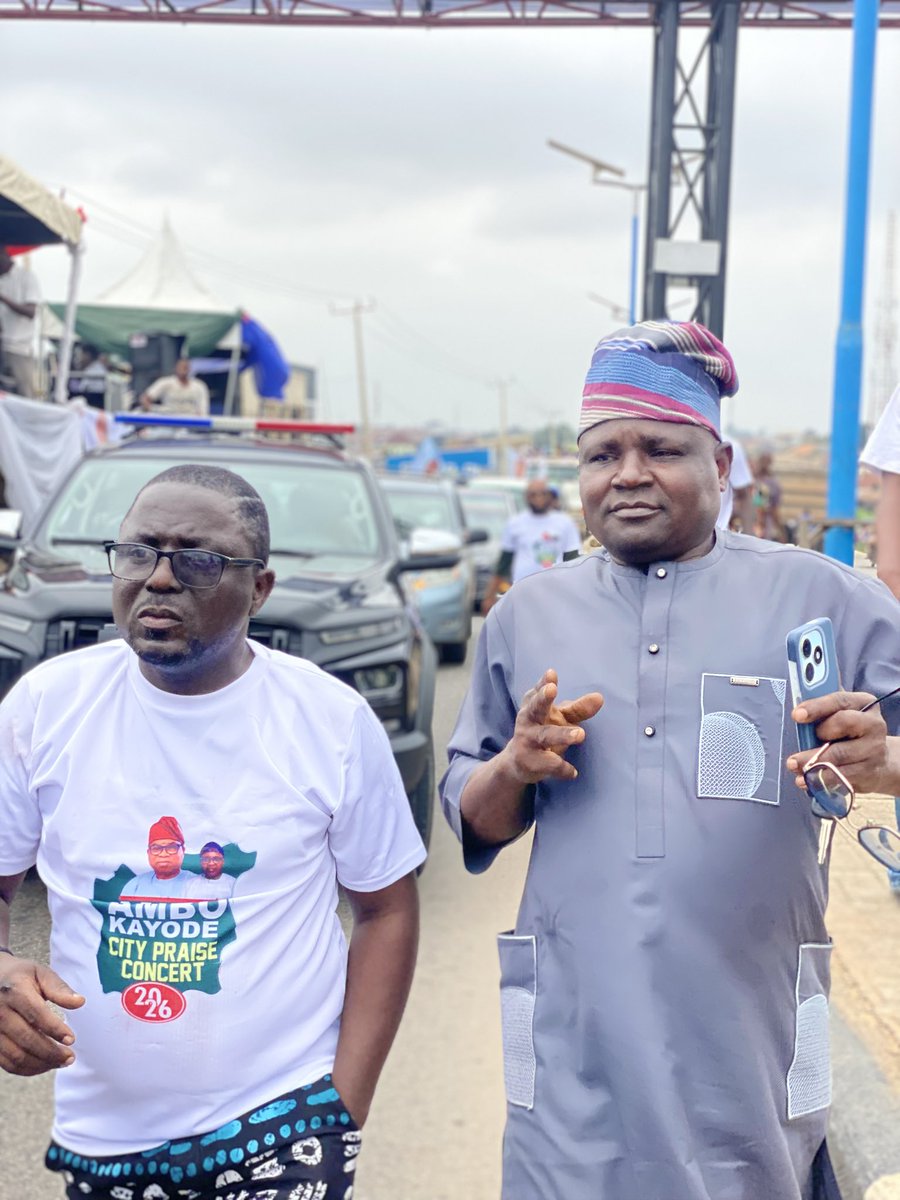 champozy31's tweet photo. @GboyegaOyetola Ambooooo ti de , the light is here and ambo is here https://t.co/bPLHQMXxzD