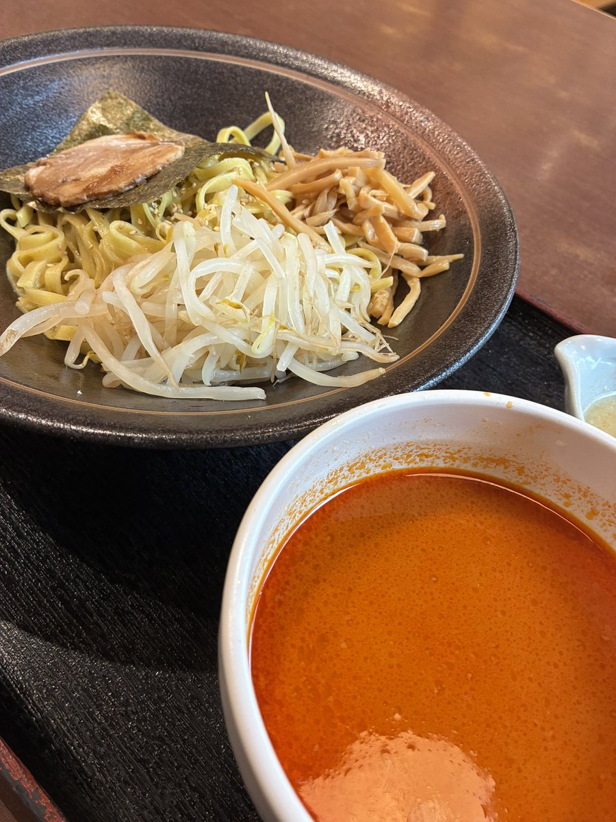 junchiko's tweet photo. お祭りの疲れを癒しに温泉来たよ。
8/15〜9/13まで1ヶ月連勤なんでゆっくりとサウナでととのえてきま。
とりま辛味噌つけめんうまー https://t.co/LQkimLLzxb
