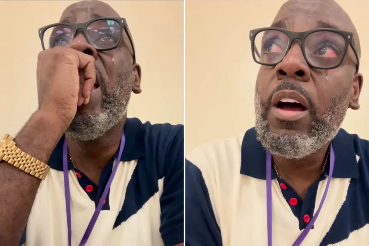 nypost's tweet photo. Texas teacher breaks down in tears during class after his senior students struggled to read, write https://t.co/EBjl11Hn00 https://t.co/4biLwxRQz7