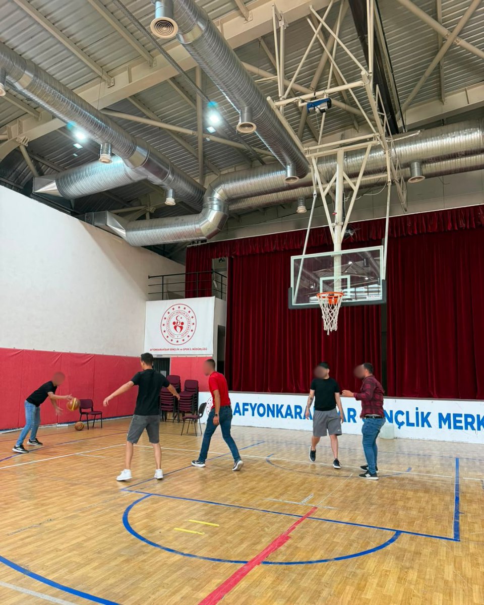 AfyonDsm03's tweet photo. Afyonkarahisar Denetimli Serbestlik Müdürlüğümüzce, 14 yükümlümüzün katılımıyla basketbol branşında sportif faaliyet gerçekleştirildi.

#Afyonkarahisar #DenetimliSerbestlik #Spor #SağlıklıYaşam #SosyalUyum https://t.co/Spi4C6rhgK