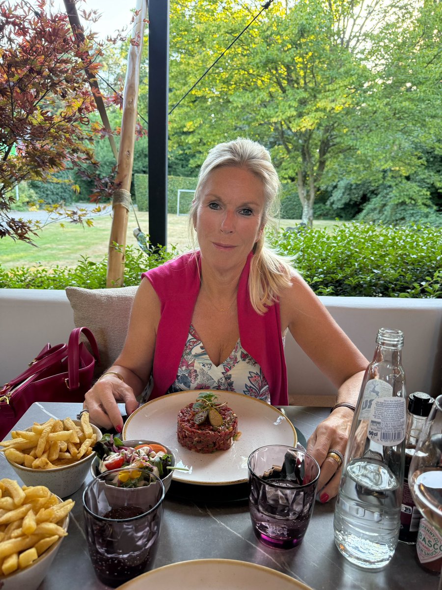 HildeStroobant's tweet photo. About last night! 🥂🥰
#excollega #URS #wegoalongwayback
#DeCompagnie #Ekeren #aanrader https://t.co/OSLAjpg9Zi