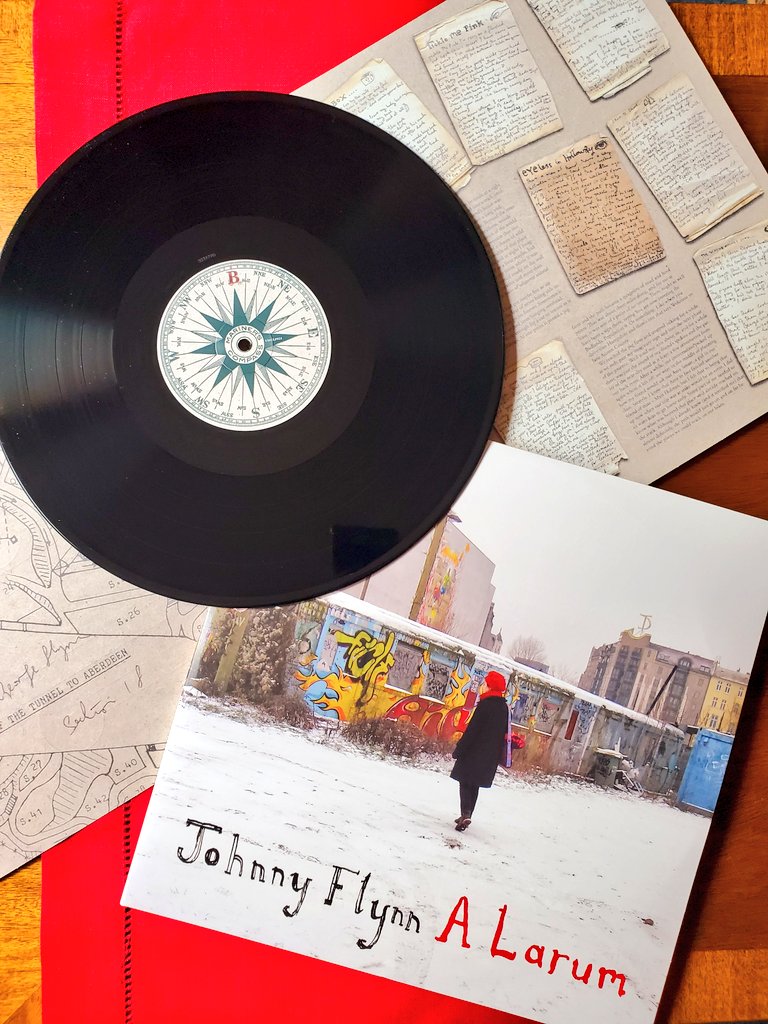 TheLadyJane's tweet photo. So happy to finally have this gorgeous album on record after 18 years of listening. @JohnnyFlynnHQ
❤️ 
#NationalVinylRecordDay #JohnnyFlynn #ALarum
#MyFavoriteAlbum https://t.co/CRsGU4hTZd