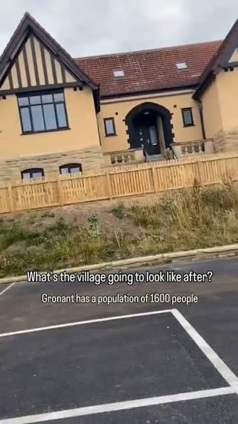 BasilTheGreat's tweet photo. 🚨NEWS: A woman in Gronant, North Wales has been arrested for filming a migrant hotel and posting it online to warn people

The village has a population of just 1600 people and will soon house over 1000 fighting age 3rd world men

The Police don't want people knowing about it so they arrested her

Awful