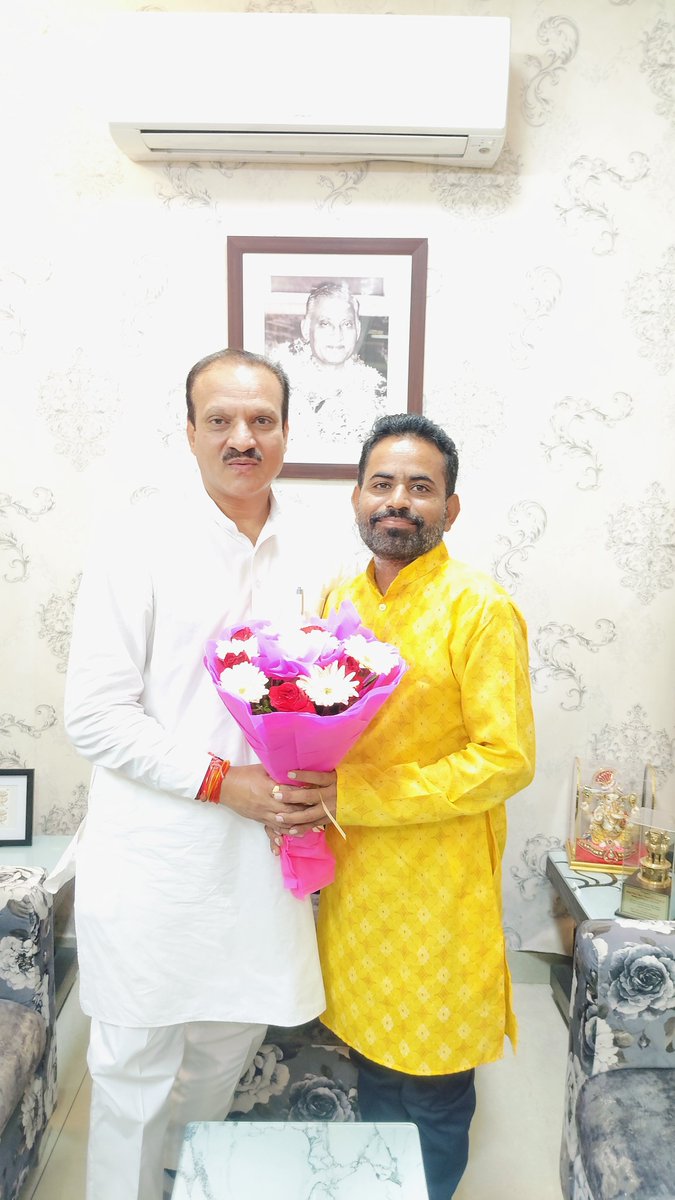 singhal_kanaram's tweet photo. राज्यसभा सांसद *श्री नीरज डांगी जी* से दिल्ली आवास पर शिष्टाचार भेंट की। 

प्रदेश के *राजीव गांधी युवा मित्रों की बहाली* और *युवाओं को पुनः रोजगार* देने की मांग संसद में उठाने का अनुरोध किया।

युवा शक्ति ही देश की शक्ति है।
#NeerajDangi #RajivGandhiYuvaMitra #YouthEmployment https://t.co/ZStY356AI0