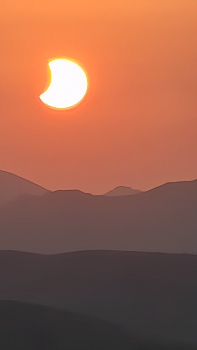 JeserMathieu's tweet photo. Éclipse de soleil dans le Pays Basque https://t.co/n4etwdWa0j