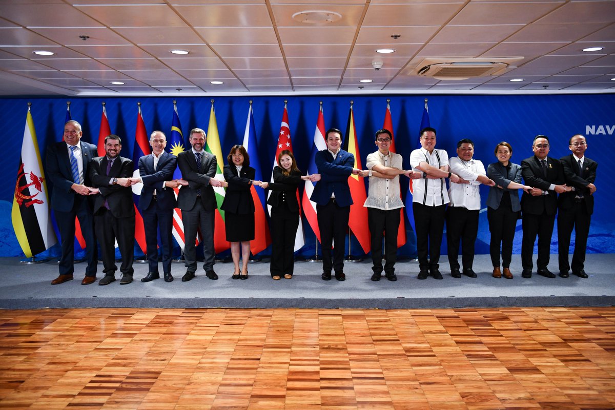 UNDPPH's tweet photo. Young people are shaping ASEAN’s digital future.
Around 300 youth leaders gathered in Manila for the DSWD and NYC-led ASEAN Youth Summit, with support from UNDP and the Gov't of Australia 🇦🇺
𝗥𝗲𝗮𝗱 𝗺𝗼𝗿𝗲: https://t.co/1FpdRptDOV https://t.co/znAHogS75I