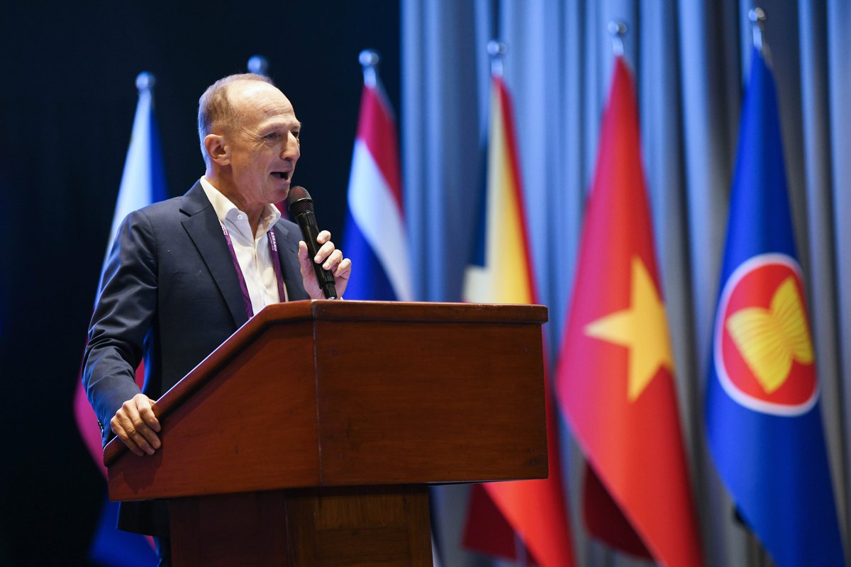 UNDPPH's tweet photo. Young people are shaping ASEAN’s digital future.
Around 300 youth leaders gathered in Manila for the DSWD and NYC-led ASEAN Youth Summit, with support from UNDP and the Gov't of Australia 🇦🇺
𝗥𝗲𝗮𝗱 𝗺𝗼𝗿𝗲: https://t.co/1FpdRptDOV https://t.co/znAHogS75I