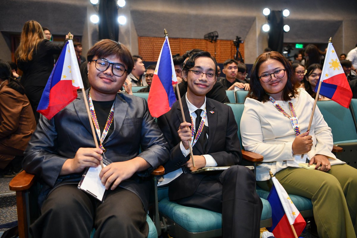 UNDPPH's tweet photo. Young people are shaping ASEAN’s digital future.
Around 300 youth leaders gathered in Manila for the DSWD and NYC-led ASEAN Youth Summit, with support from UNDP and the Gov't of Australia 🇦🇺
𝗥𝗲𝗮𝗱 𝗺𝗼𝗿𝗲: https://t.co/1FpdRptDOV https://t.co/znAHogS75I