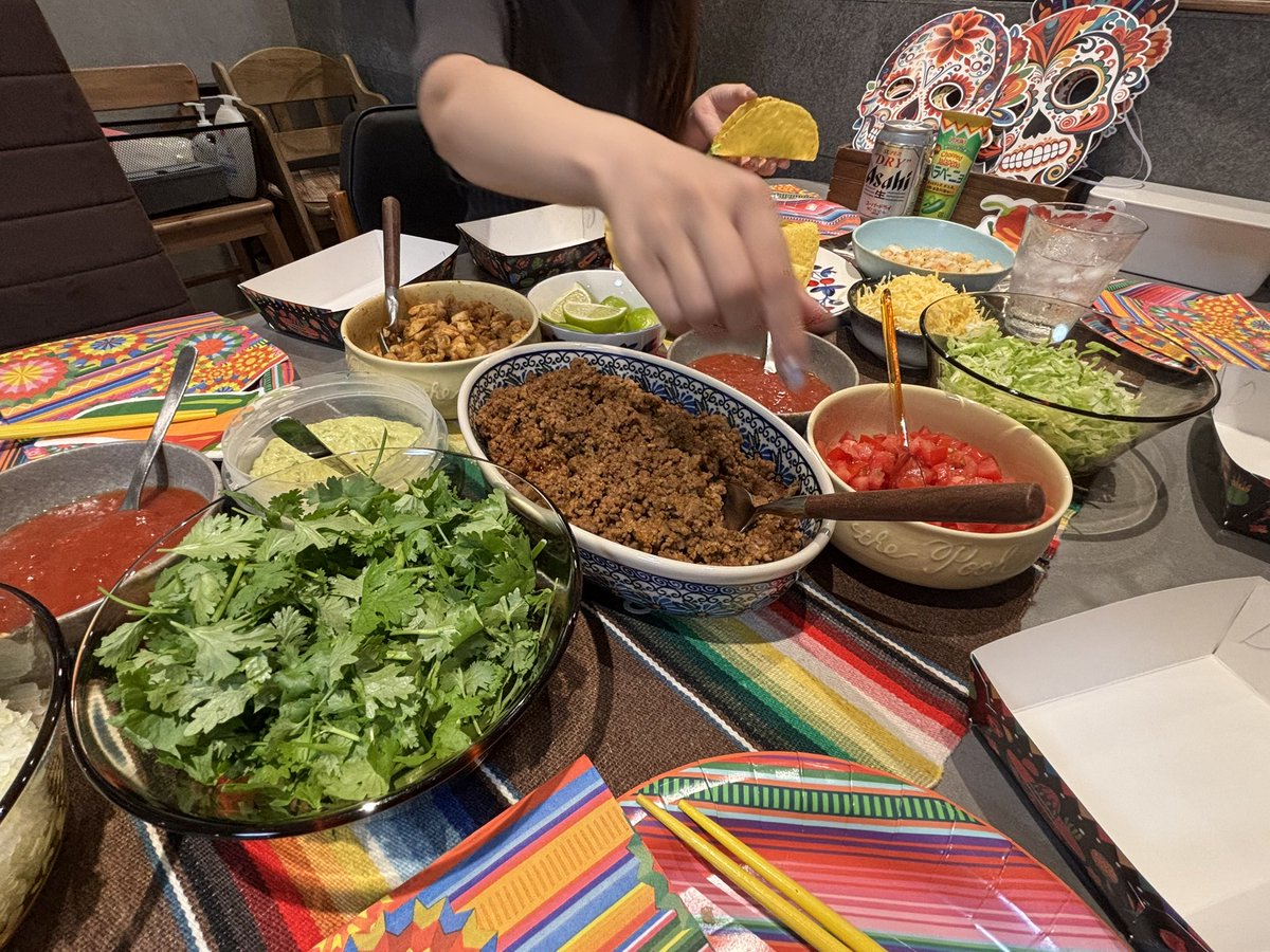 1903iha's tweet photo. 少し前から計画してたタコスパーティー🌮雰囲気出しに料理に楽しかった🏜️ https://t.co/5RJYv6NNcf