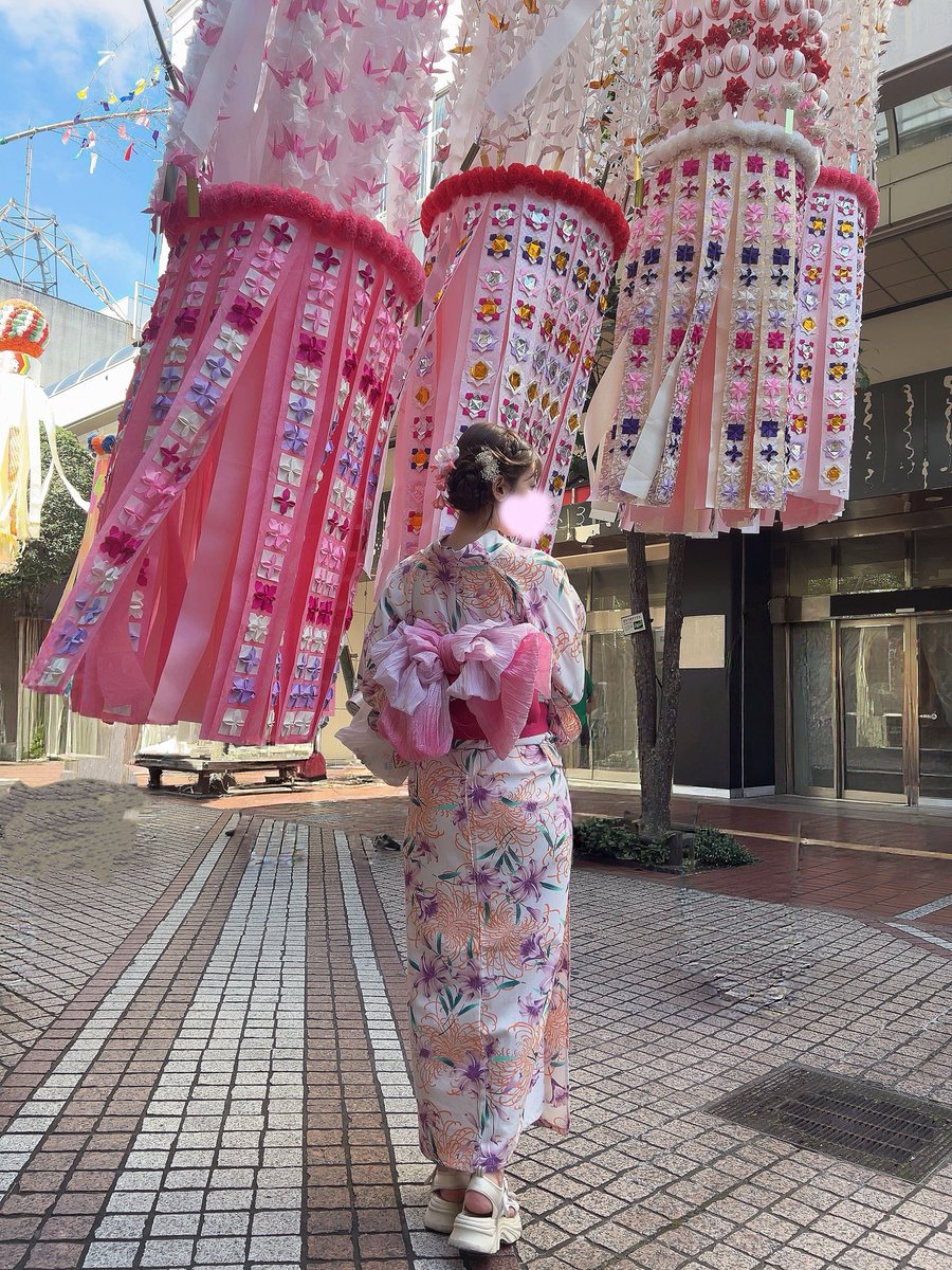 2Saaaa2's tweet photo. この前みかんちゃんと仙台の七夕祭りに行ってきた〜🍊🩷
浴衣着たのもお祭りもすごい久しぶりでめっちゃ楽しかった♡♡
夏満喫しました💖 https://t.co/hWlhfavkhY