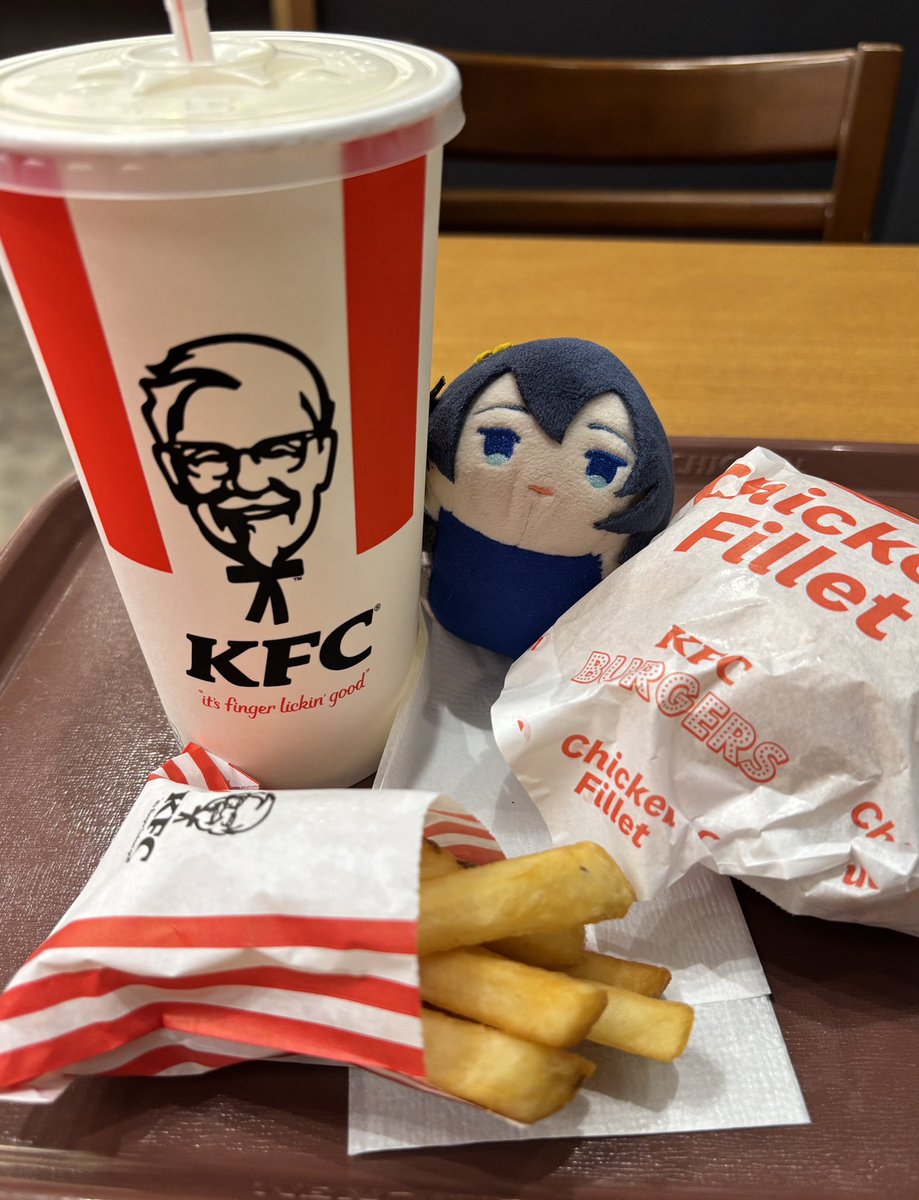 uzusio57's tweet photo. お盆休みはない筈だったのだけど、急に5連休になってどうしようね。とりあえず次の敵が来る時間までゆっくりしようか😌 https://t.co/z9iClxLzyr