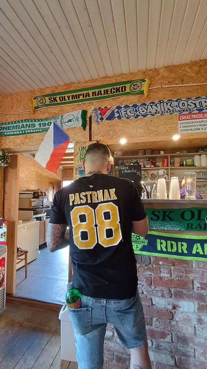 JKostyy's tweet photo. @janaskid @DestinaceFotbal Loni měli dobrej pažit https://t.co/UMeOvBoUQo