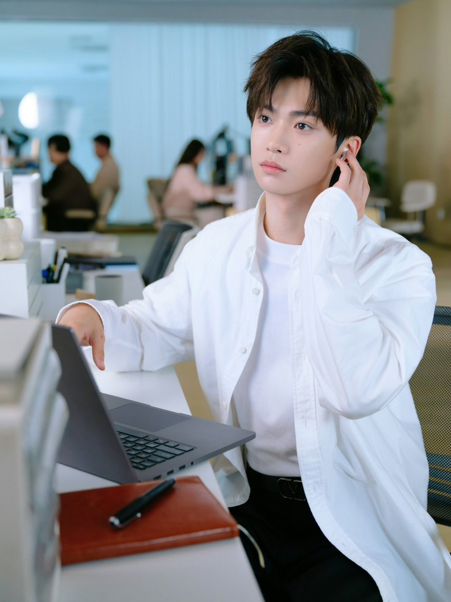 iampk_z's tweet photo. [260813] ZiYu Studio Weibo Update (1/2)

"Raindrops form rivers, constellations twinkle; all things have their rhythms and cadences, and the winding road urges me to understand."

#ZiYu #梓渝 https://t.co/WNUctzJJ23