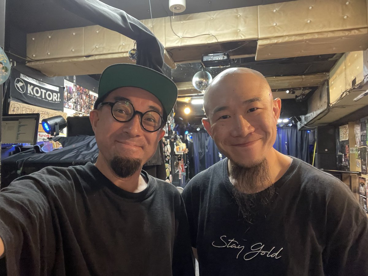 PEAKACTION2011's tweet photo. 大樹さんまた必ずです！！
恒例の一枚ーーー！！！
メガネお借りしましたw https://t.co/OO8YtB1634