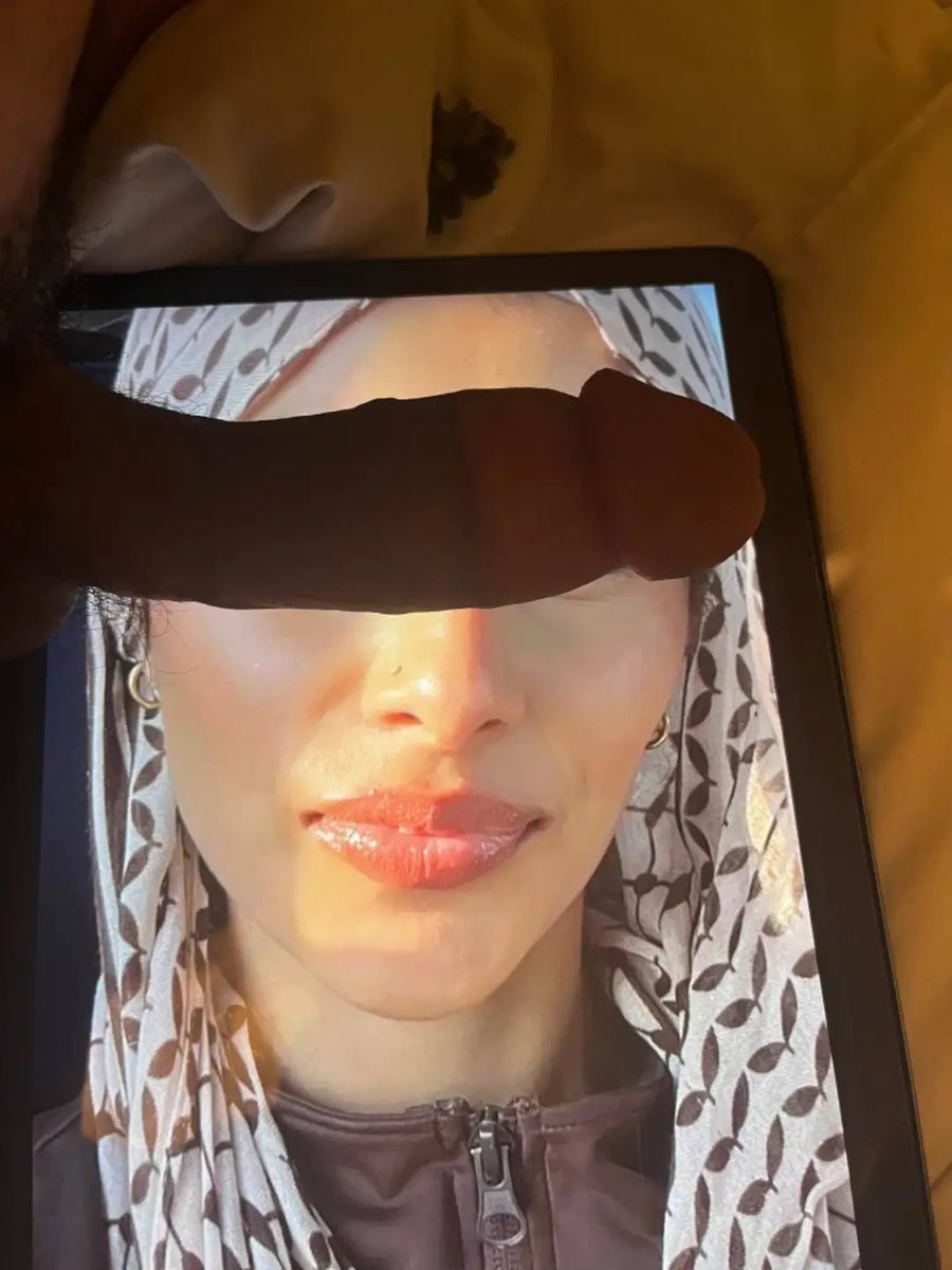 kirfkp's tweet photo. #hijabi #hijab #hoejabi #beurette #tana #92i #beubeu #voilée #arab #terma #marocaine
Cette bonne queue sur son visage. Si t'en veux + viens en pv https://t.co/llfLSpN0GV