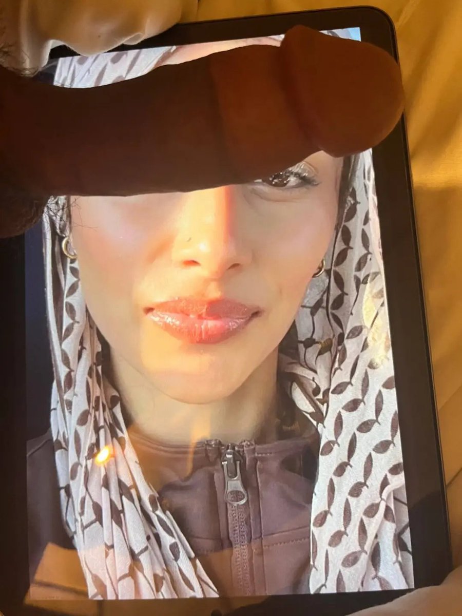kirfkp's tweet photo. #hijabi #hijab #hoejabi #beurette #tana #92i #beubeu #voilée #arab #terma #marocaine
Cette bonne queue sur son visage. Si t'en veux + viens en pv https://t.co/llfLSpN0GV
