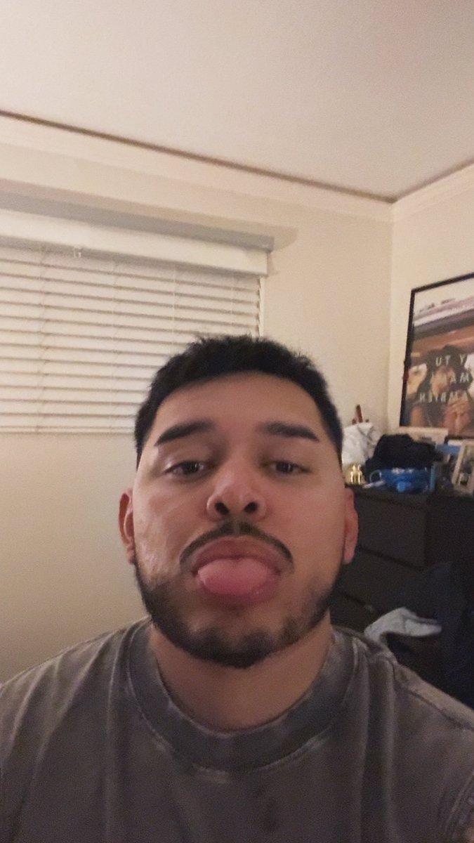 auntttony's tweet photo. Cut my hair :)) https://t.co/P9LCWgcAd3