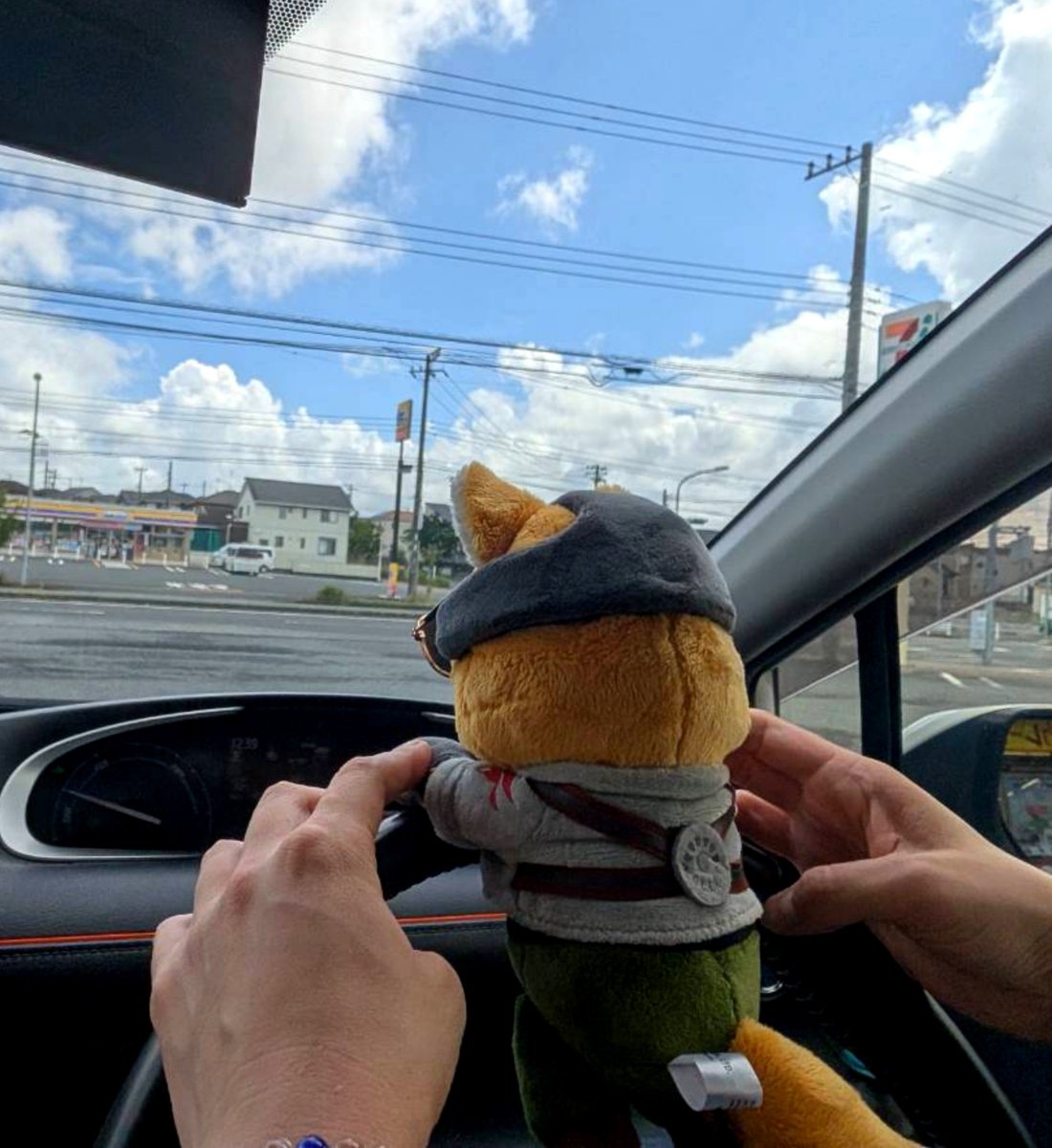 0yurine0's tweet photo. ジェームズ・マクラウド、スペース・トヨータ社を運転するの巻 https://t.co/Q4pHoSHJFS