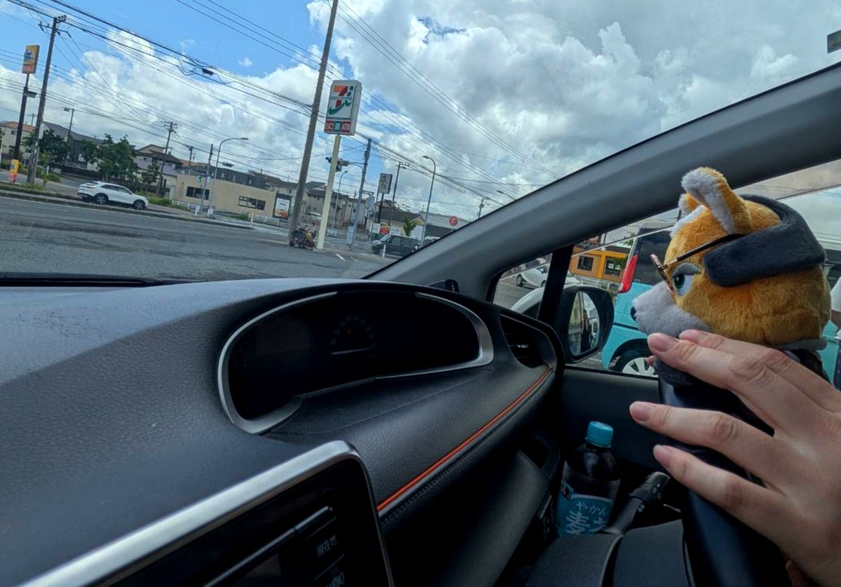 0yurine0's tweet photo. ジェームズ・マクラウド、スペース・トヨータ社を運転するの巻 https://t.co/Q4pHoSHJFS