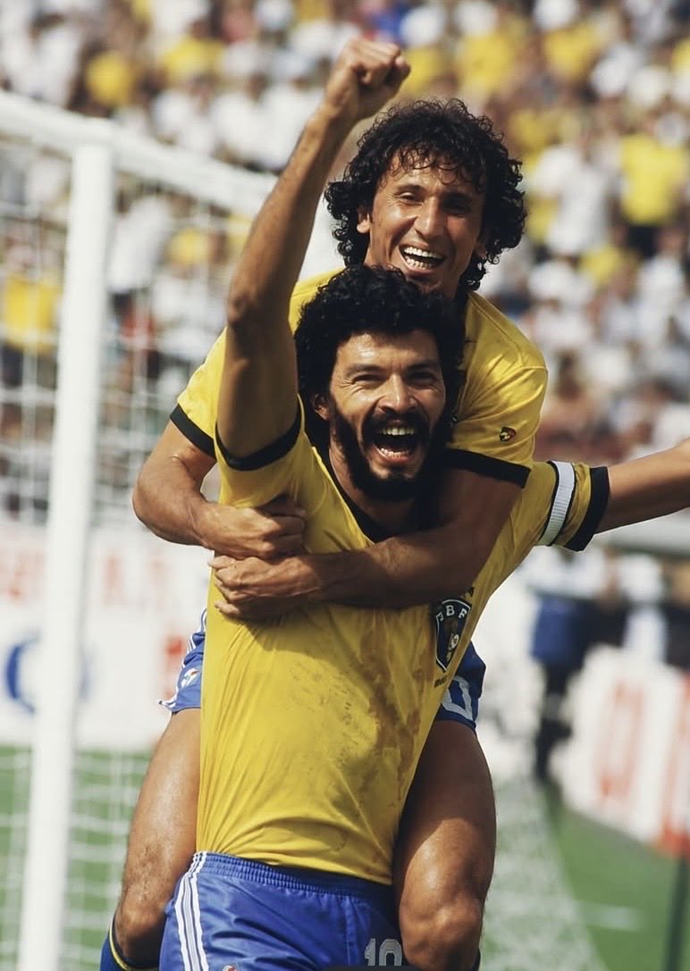 futebol__brazil's tweet photo. #Brasil❤️🇧🇷
#WorldCup
Copa Mundial de Fútbol
#España '82🇪🇸
Sócrates🇧🇷Zico🇧🇷 https://t.co/KV1MRc2OuN