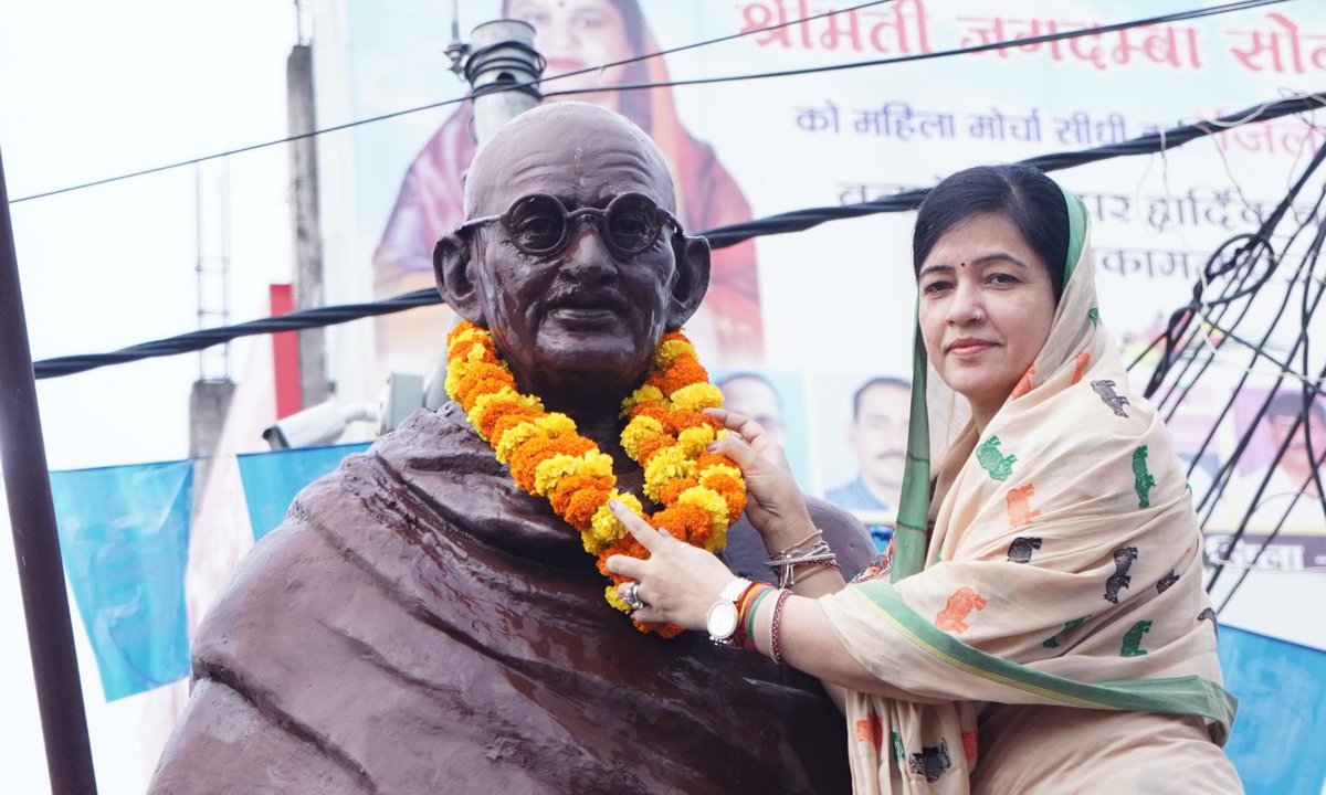 RitiPathakSidhi's tweet photo. 80वें स्वतंत्रता दिवस के पूर्व आज गांधी चौराहा, सीधी में राष्ट्रपिता महात्मा गांधी जी, स्वतंत्रता संग्राम सेनानी स्व. श्री चंद्रप्रताप तिवारी जी, सम्राट पृथ्वीराज चौहान जी, प्रखर राष्ट्रवादी एवं महान विचारक पंडित दीनदयाल उपाध्याय जी, संविधान निर्माता डॉ. भीमराव अंबेडकर जी एवं https://t.co/DAGSQCBv7K