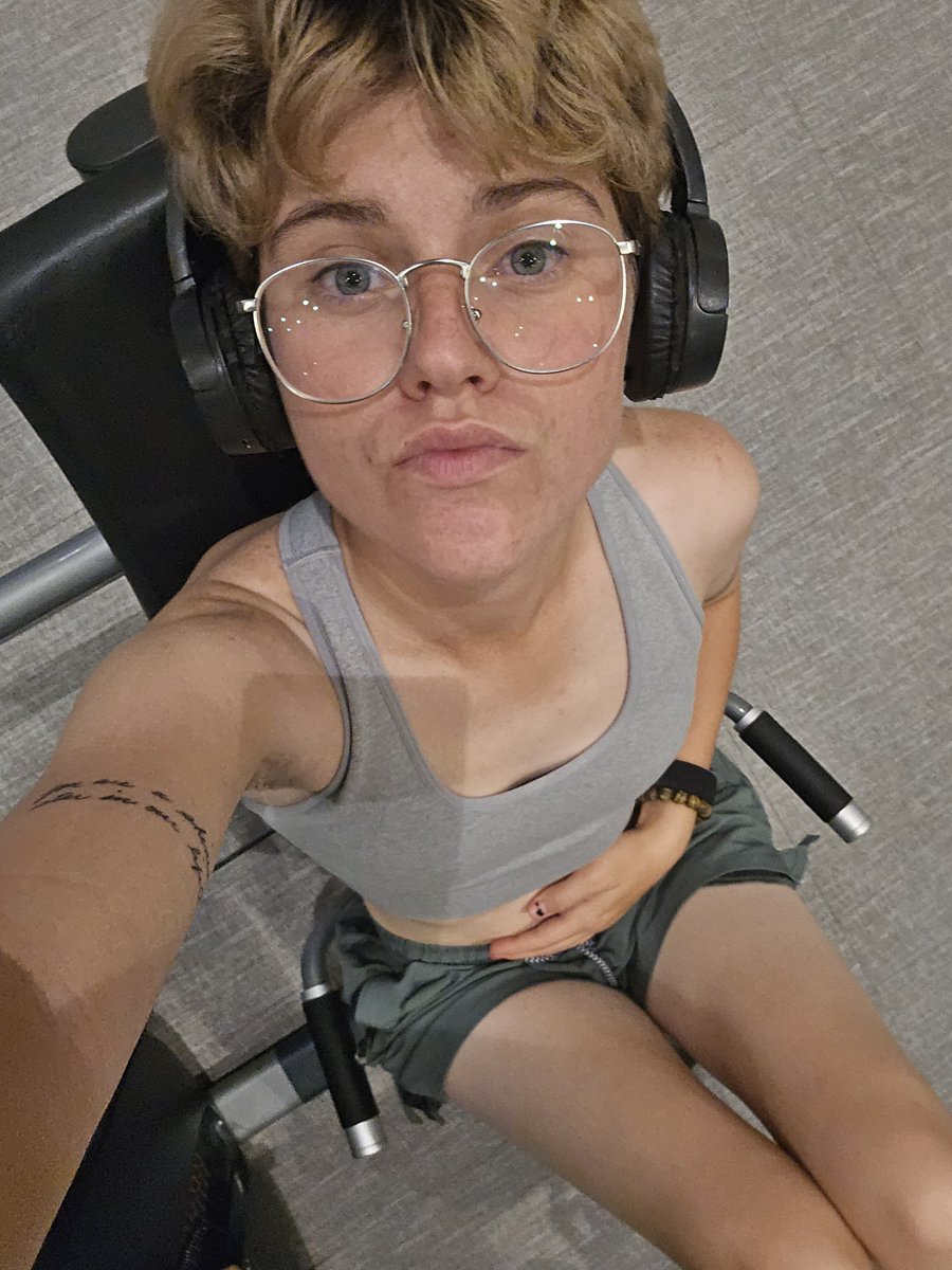 Goodestofomens's tweet photo. A little high at the gym #ftm https://t.co/sHkwmoPfP8