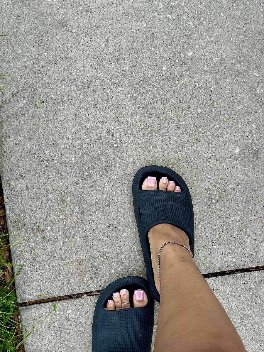 Sweetsoles__'s tweet photo. Good morning ☀️
.
.
 #feetfetısh #softfeet #ebonyfeet https://t.co/SNwle4EbaS