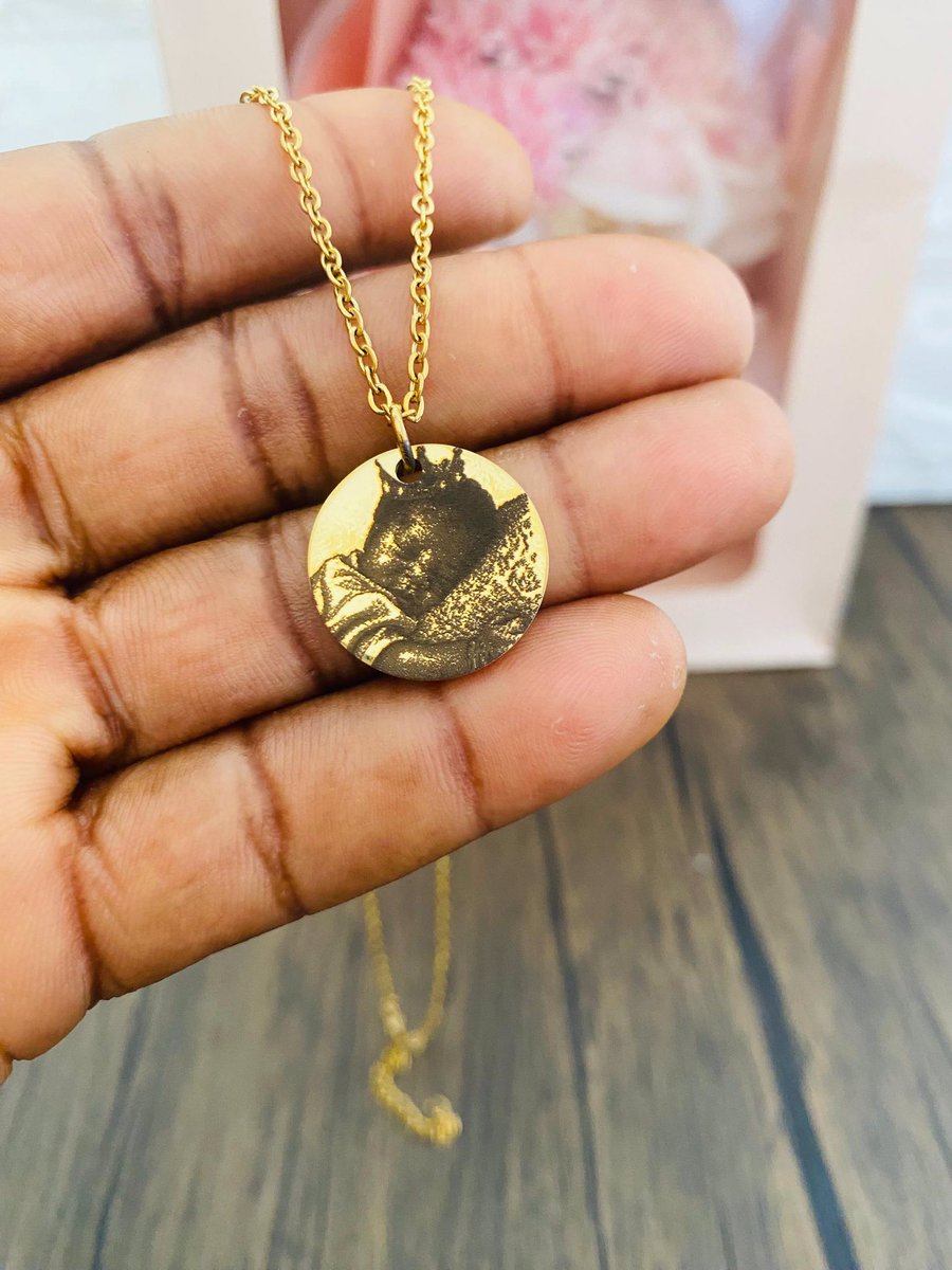 PeculiarpearlE's tweet photo. Need a picture on a necklace?
Say no more 
We’ve got you covered

Price: 20,000
Location: Lagos State https://t.co/yiyOYXsjq9