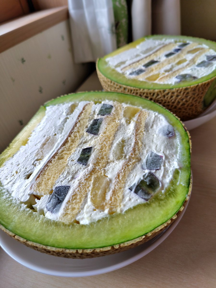 aoi__38's tweet photo. まるごとメロンケーキ🍈

久しぶりに作りました！
甘いメロンとたっぷりのクリームで食べ応えがあり、美味しいです！(*´ч`*)

 #お菓子作り https://t.co/xm2U8FmSQq