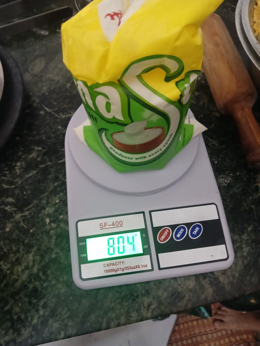 ppsshivamkumar's tweet photo. @Amul_Coop मैने अभी zepto से 1kg अमूल मस्ती दही मंगवाया जिसका बजन 800g के आसपास आ रहा है क्या अब अमूल जैसा ब्रांड भी ऐसी हरकत करेगा??? https://t.co/lRtfVyTwSL