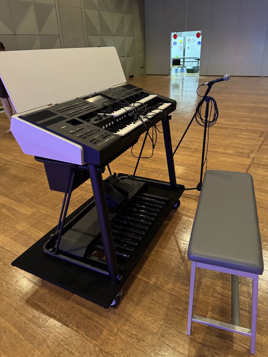 hoshikawagakki's tweet photo. ストリートエレクトーン準備中〜
マイクも置いときますので使ってください♪

#DeLaDAGANE
#星川楽器
#ストリートエレクトーン
#ELS
#03G https://t.co/EQFMASd869