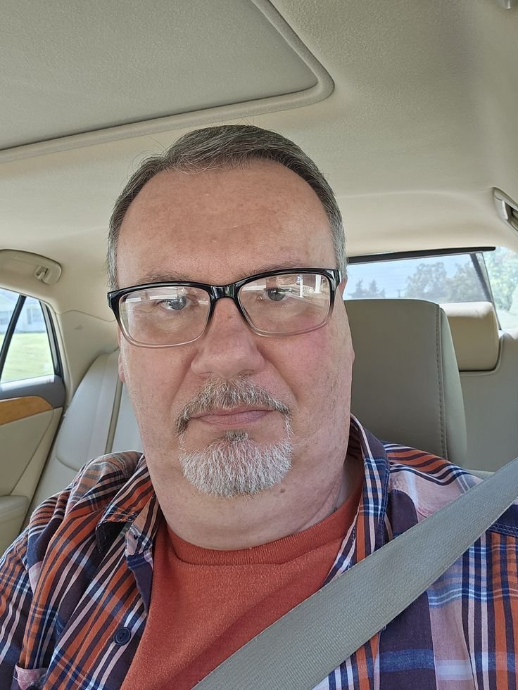 RyanMitchegs's tweet photo. I'm 53 years old from new york, single and searching for love https://t.co/OhgsVsp027