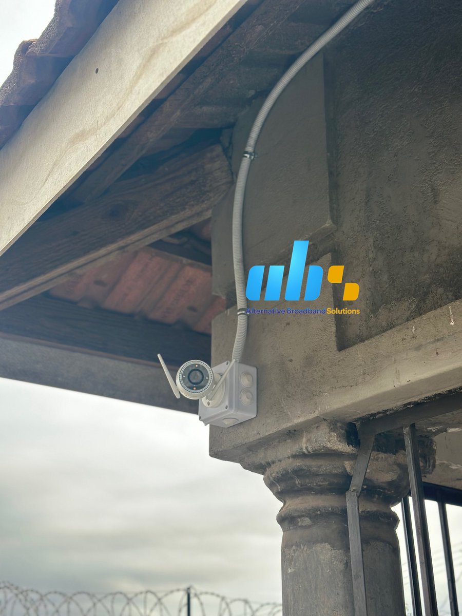 absolutionszim's tweet photo. 4-CHANNEL CCTV INSTALLATION COMPLETED IN CHIPUKUTU

Another property secured by Alternative Broadband Solutions.

Our client can now remotely monitor their property from anywhere, with reliable connectivity powered by Starlink.

System features include:

• Remote live viewing from a smartphone
• Playback storage of up to 40 days
• Two-way talk audio for real-time communication
• Built-in audible alarm with customisable schedules to help deter intruders
• Built-in security lights for clear night-time viewing
• 24/7 property monitoring and remote access

Smart security. Reliable connectivity. Complete visibility wherever you are.

Contact us for a quote.

+263776703665
sales@alternativebroadband.co.zw