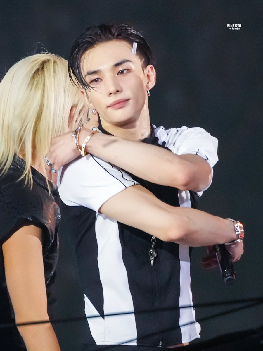 Rin71251's tweet photo. 현진시 https://t.co/R7dZs6syV3