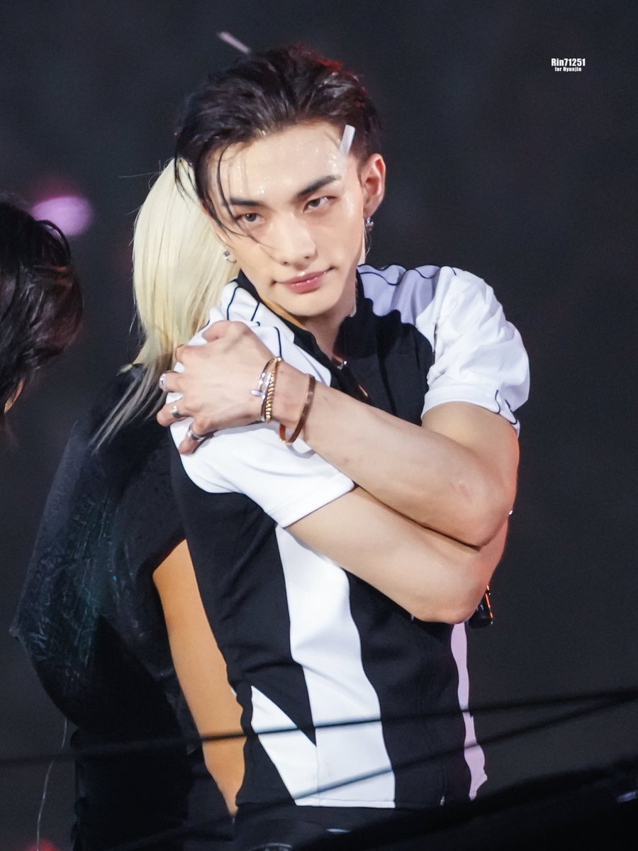 Rin71251's tweet photo. 현진시 https://t.co/R7dZs6syV3