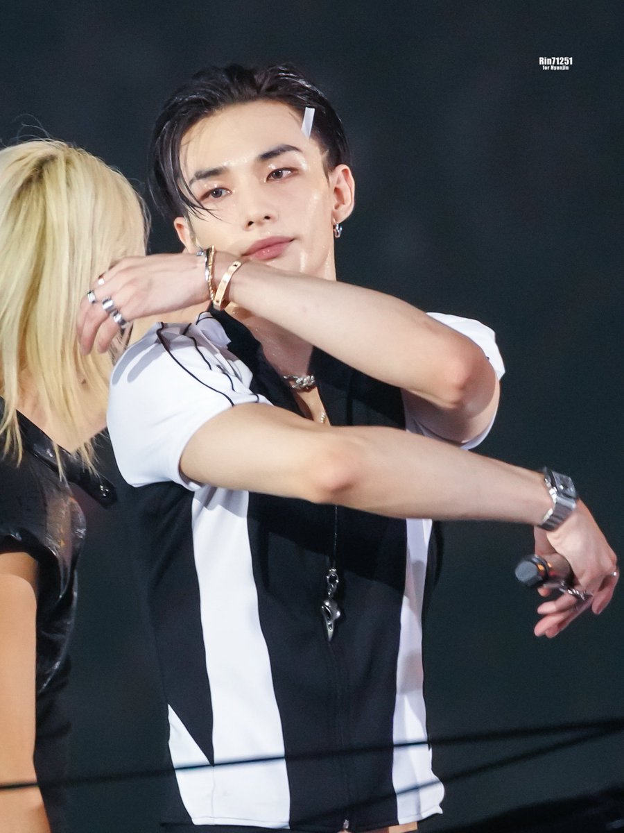 Rin71251's tweet photo. 현진시 https://t.co/R7dZs6syV3
