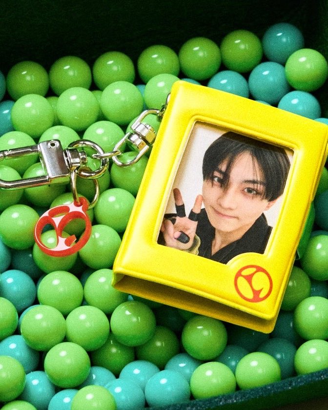 heewonchu's tweet photo. the only thing in the merch that i like https://t.co/ZH8Ak6ErSJ