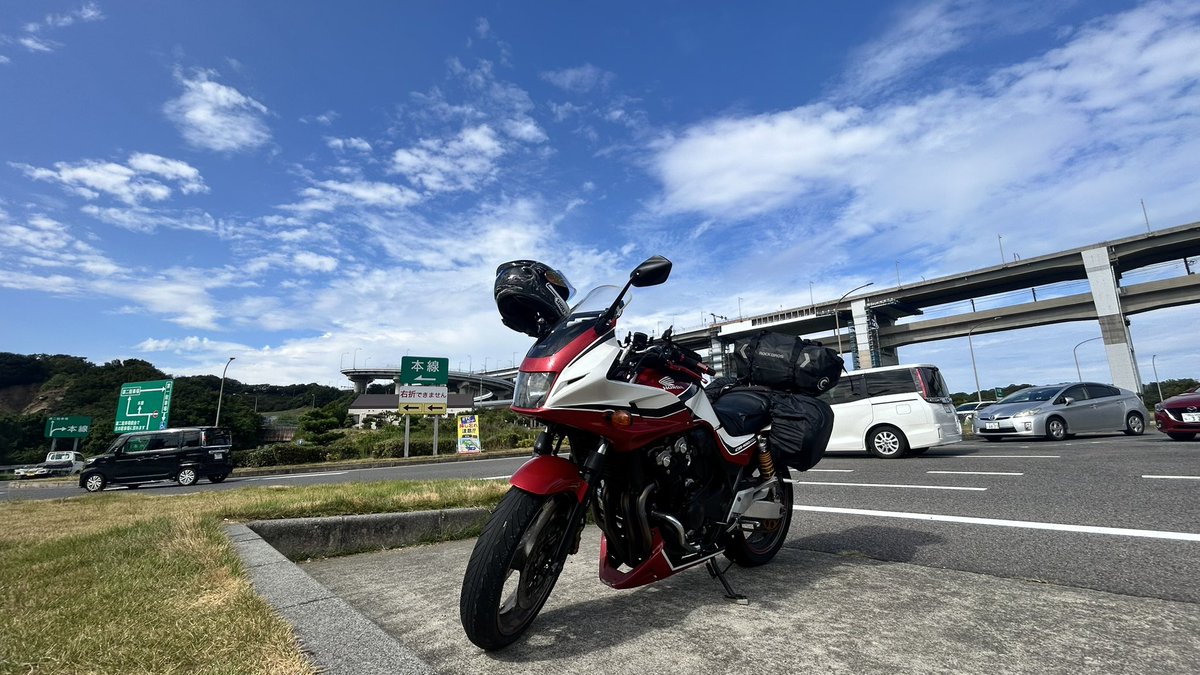 TonNobu52006's tweet photo. #バイク乗りと繋がりたい  #バイク好きと繋がりたい  #ツーリング 
舞鶴から
🏍₃₃₃ボチボチと高速道路使わず下の道を
走って
もう直ぐ✨️四国入り✨️
瀬戸大橋の与島PAで一休みです🥤

☀️てきたから父母ヶ浜で夕日🌇を観れれば
lucky✨️ https://t.co/T0TfHyXx5d