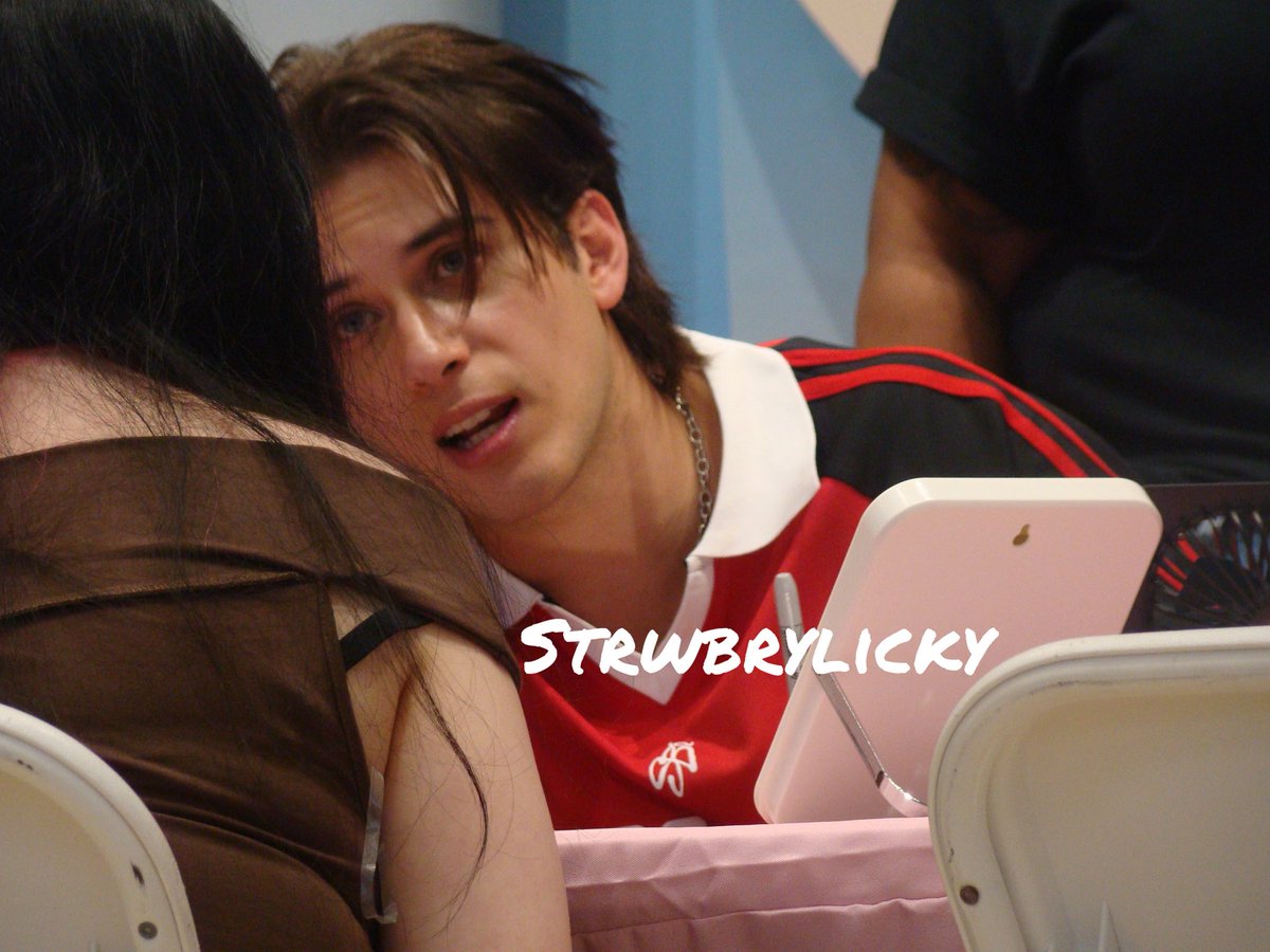 strwbrylicky's tweet photo. 081226 santos bravos kpop Nara fansign 

Ale my beloved 🤍🤍 

#SANTOSBRAVOS #KPOPNARASUMMERFANTASY https://t.co/wPWRqe9vXW