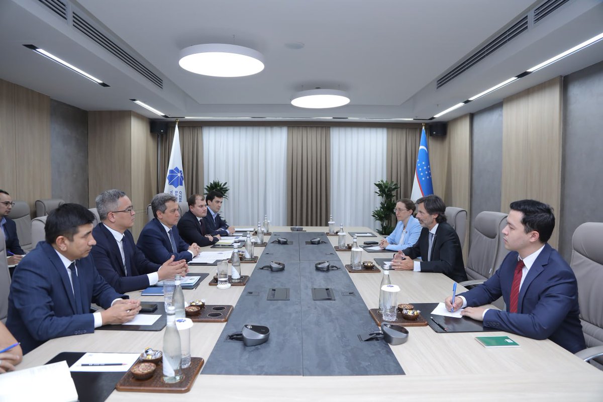 GOVuz's tweet photo. O‘zbekiston 2027-yildan MEKning to‘laqonli a’zosiga aylanadi
https://t.co/EdZKxI9FpU
Raqamli texnologiyalar vaziri Sherzod Shermatov va Xalqaro elektrotexnika komissiyasi (MEK) Bosh kotibi Filip Metsger bilan uchrashuv o‘tkazdi. https://t.co/SP1aCaHWez
