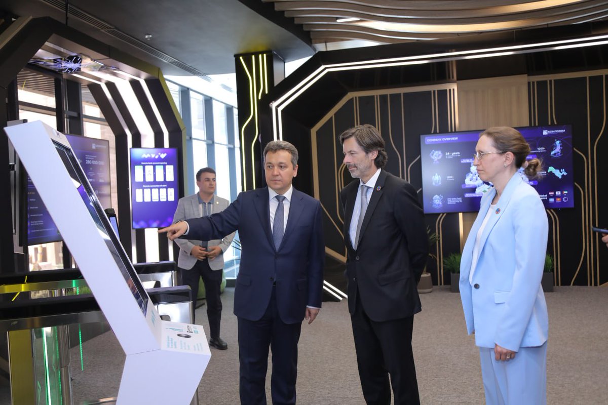 GOVuz's tweet photo. O‘zbekiston 2027-yildan MEKning to‘laqonli a’zosiga aylanadi
https://t.co/EdZKxI9FpU
Raqamli texnologiyalar vaziri Sherzod Shermatov va Xalqaro elektrotexnika komissiyasi (MEK) Bosh kotibi Filip Metsger bilan uchrashuv o‘tkazdi. https://t.co/SP1aCaHWez