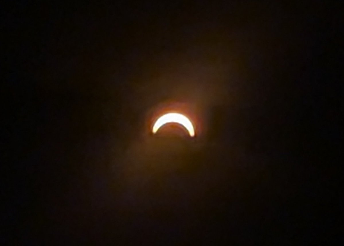 closinglover's tweet photo. 夕方はエクリプス。早朝はメテオライト。

太陽の熱が一気に引く感じがした。
日食見れるなんてラッキー。 https://t.co/Yp9ChU33jf