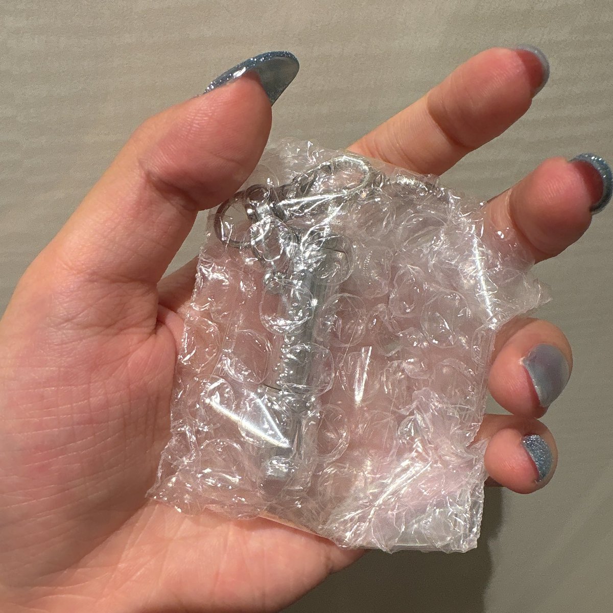 nanasi3_des's tweet photo. 【交換】JILLSTUART ジルスチュアート 
コスメキーホルダー ガチャガチャ

譲 リップブロッサムグロウ

求 クリスタルブルームオールドパルファン、 クリスタルブルームリップブーケセラム

本日心斎橋付近で手渡しまたは郵送

お気軽にお声がけください！ https://t.co/G393YtQgcz